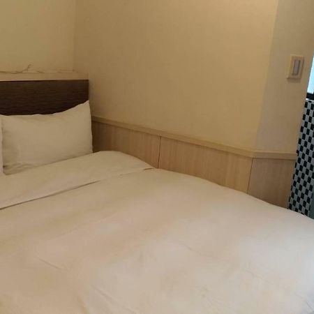 Galaxy Mini Inn Taipei Exteriör bild