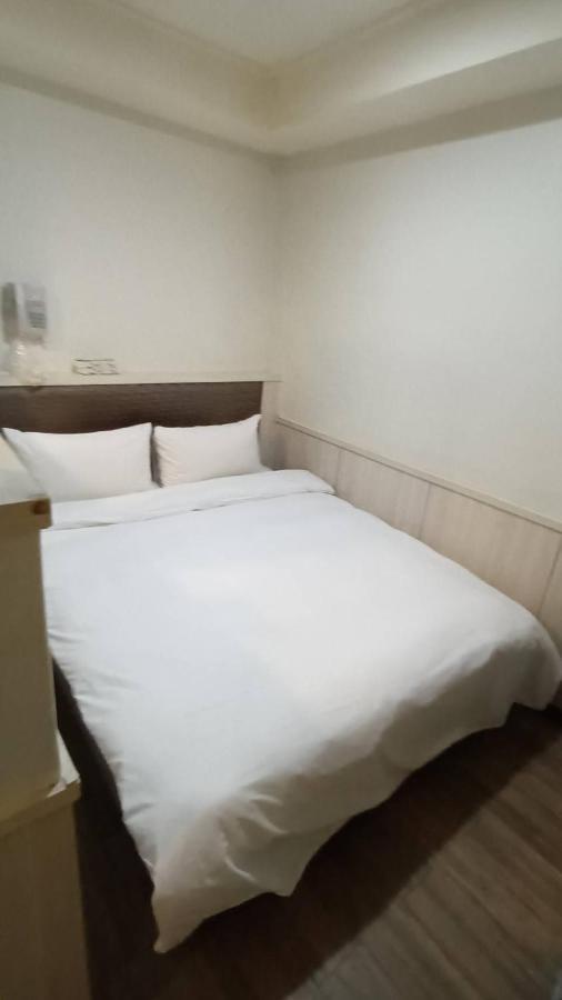 Galaxy Mini Inn Taipei Exteriör bild