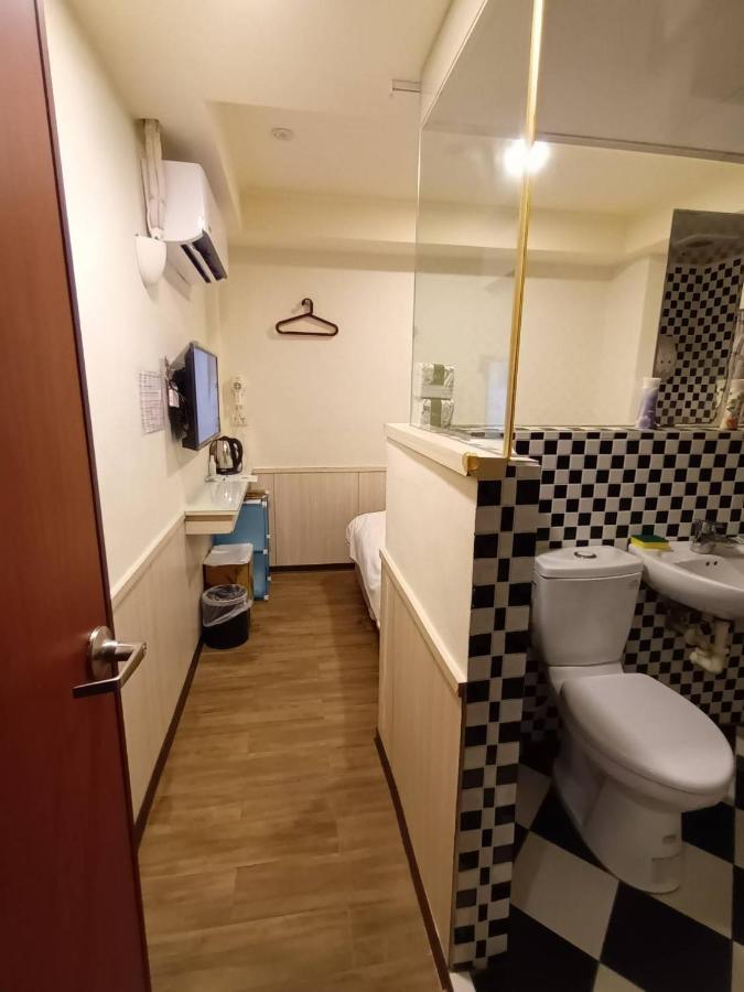 Galaxy Mini Inn Taipei Exteriör bild