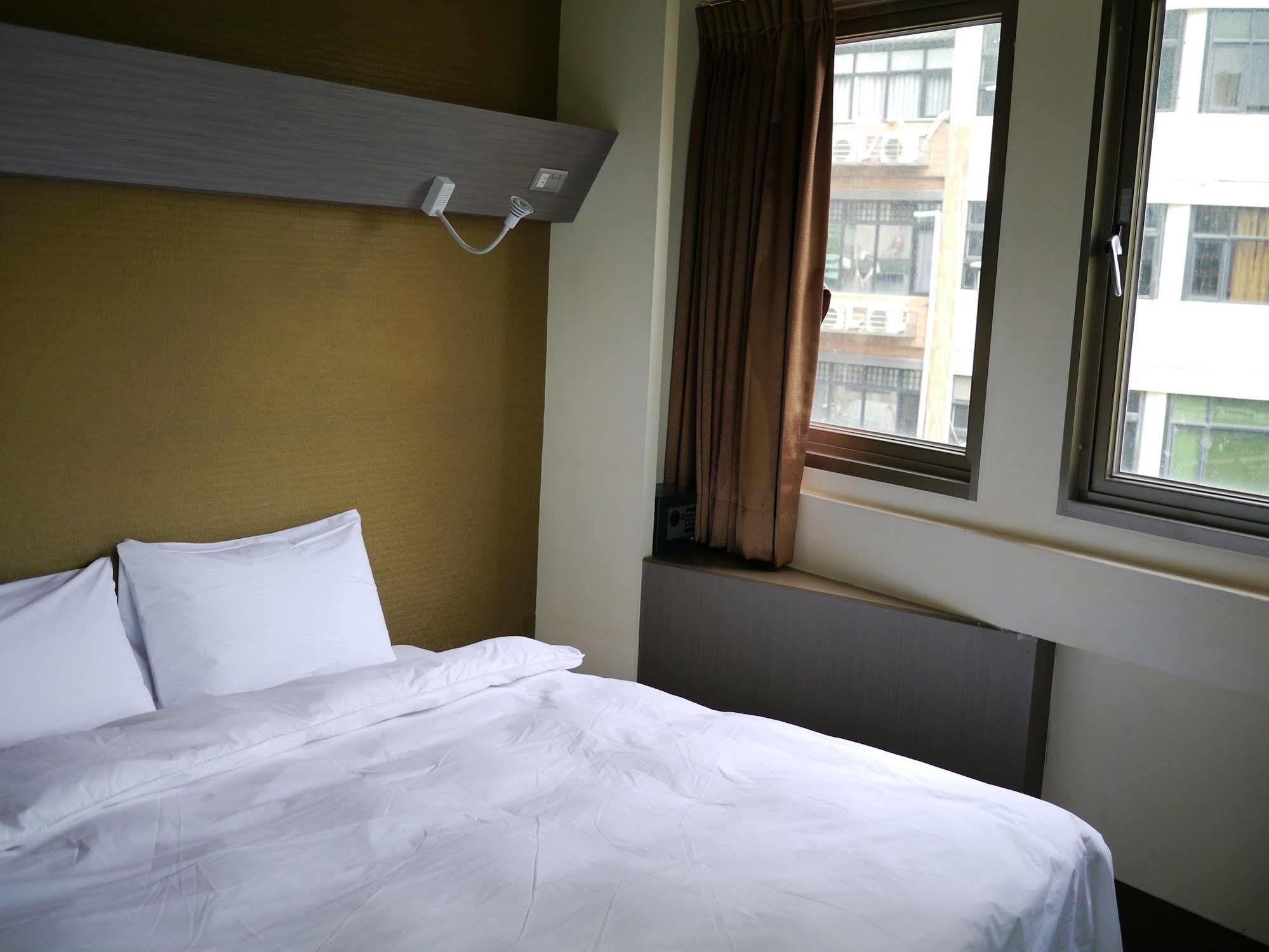 Galaxy Mini Inn Taipei Exteriör bild