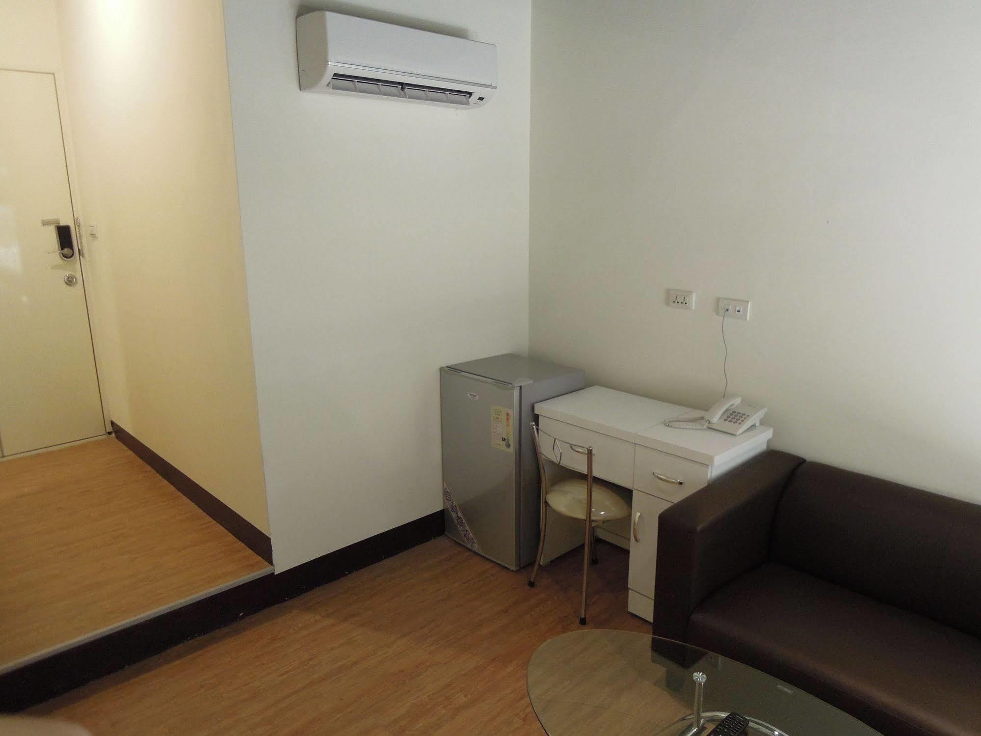 Galaxy Mini Inn Taipei Exteriör bild