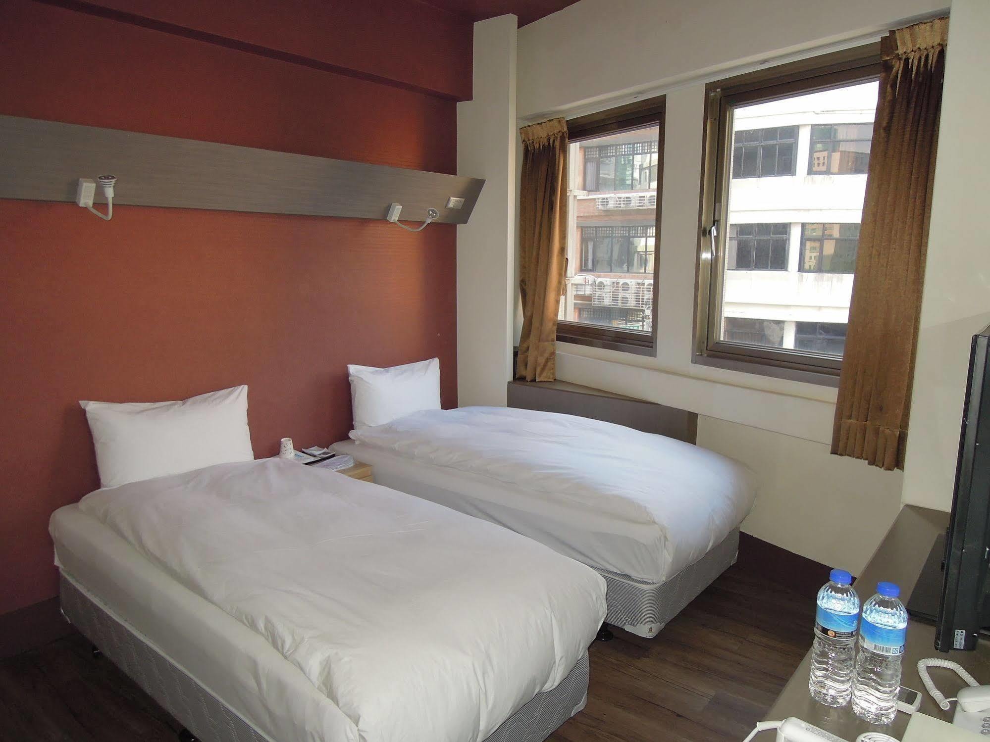 Galaxy Mini Inn Taipei Exteriör bild