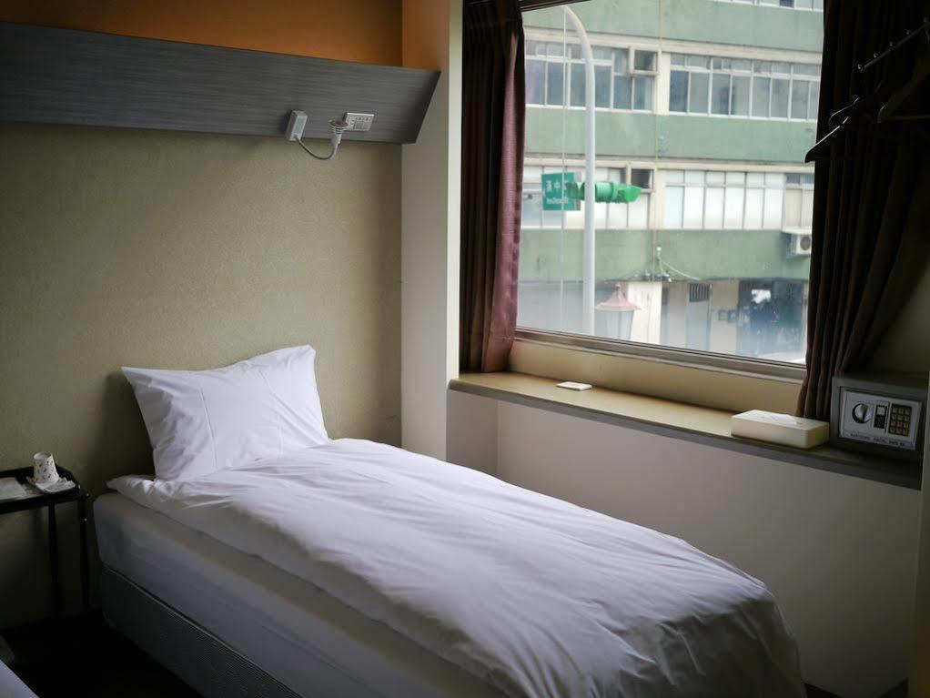 Galaxy Mini Inn Taipei Exteriör bild