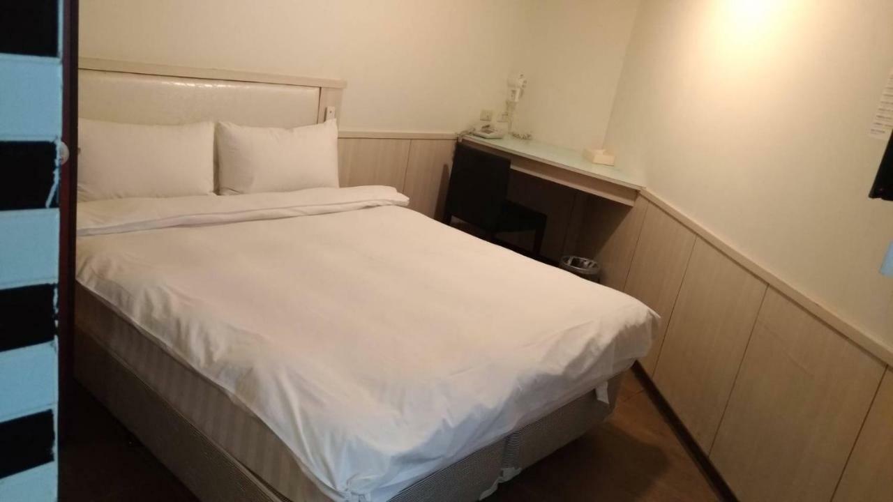 Galaxy Mini Inn Taipei Exteriör bild