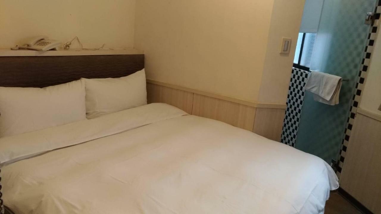 Galaxy Mini Inn Taipei Exteriör bild