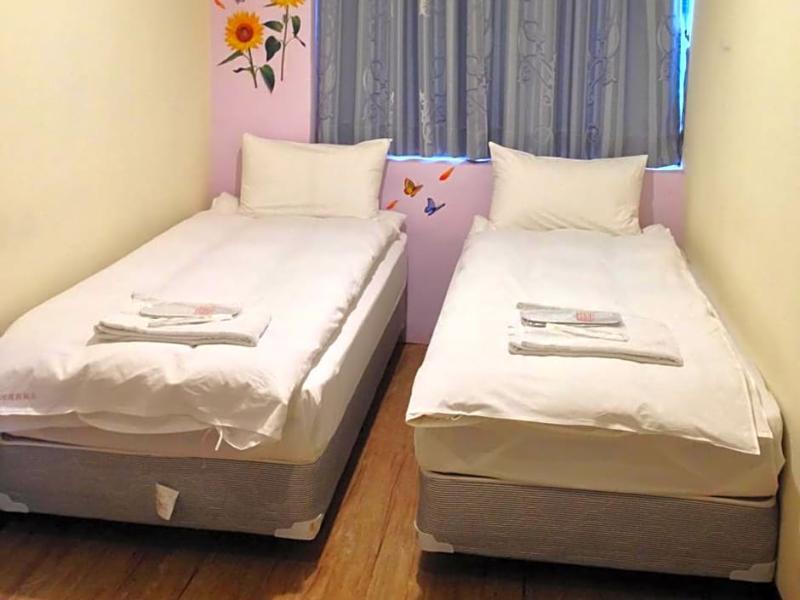 Galaxy Mini Inn Taipei Exteriör bild